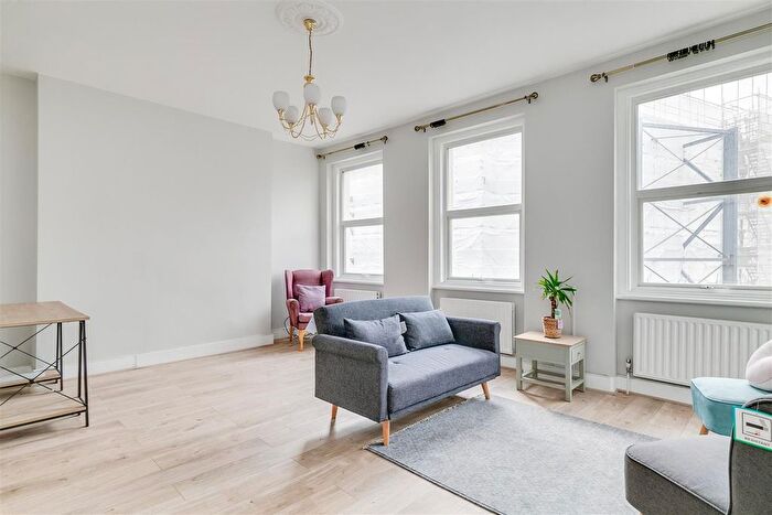 2 Bedroom Flat To Rent In Maclise Road, London, W14