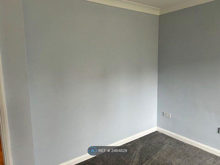 3 Bedroom Semi-Detached House To Rent In Millstream Gardens, Tonedale, Wellington, TA21