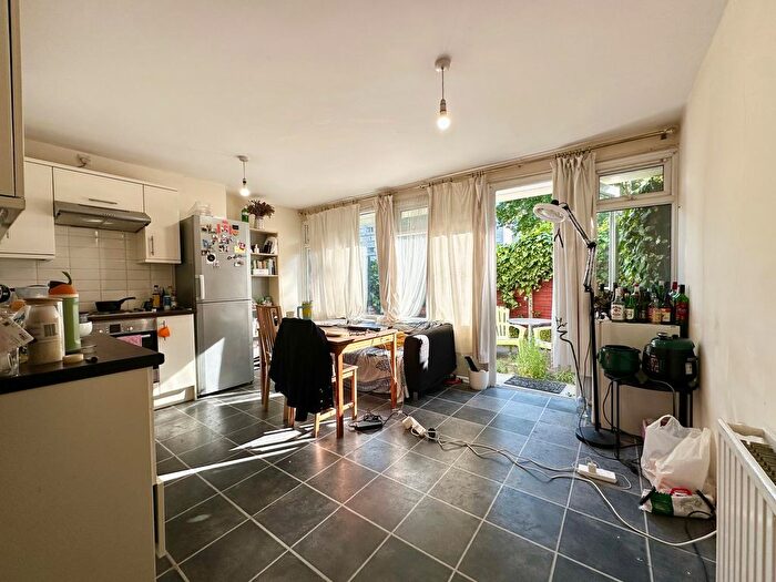 4 Bedroom Flat To Rent In Kennington, London, SE17