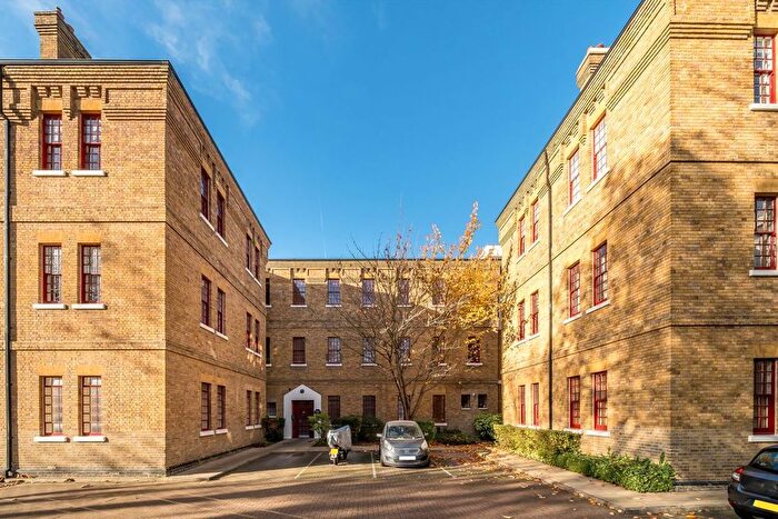 3 Bedroom Flat To Rent In Chevy Road, Southall, UB2
