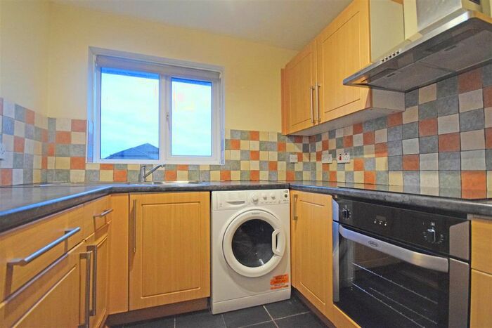1 Bedroom Flat To Rent In Varsity Drive, Twickenham TW1