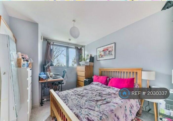 1 Bedroom Flat To Rent In Galleria Court, London, SE15