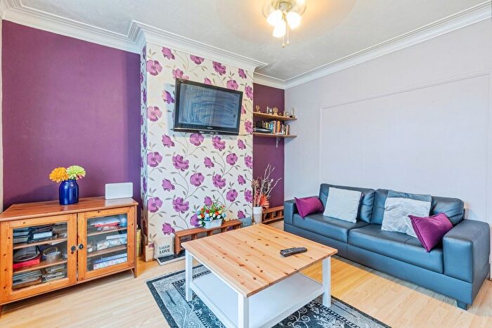 4 Bedroom End Terrace House For Sale In Watling Avenue, Chatham, Kent, ME5