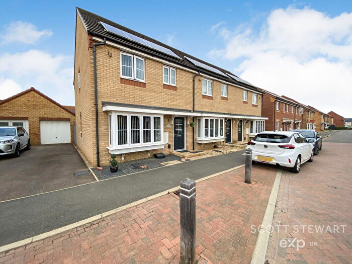 3 Bedroom End Of Terrace House For Sale In Dandelion Drive, Whittlesey, Peterborough, PE7