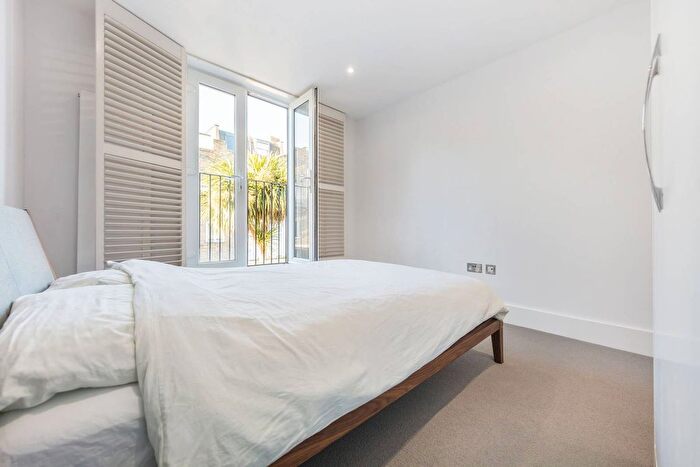 1 Bedroom Flat To Rent In Bramber Road, Barons Court, London, W14