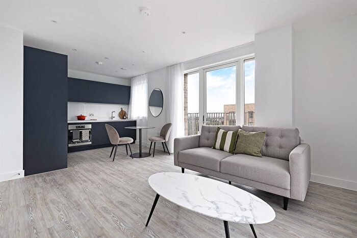 1 Bedroom Flat To Rent In Clovelly Road, Hounslow, TW3