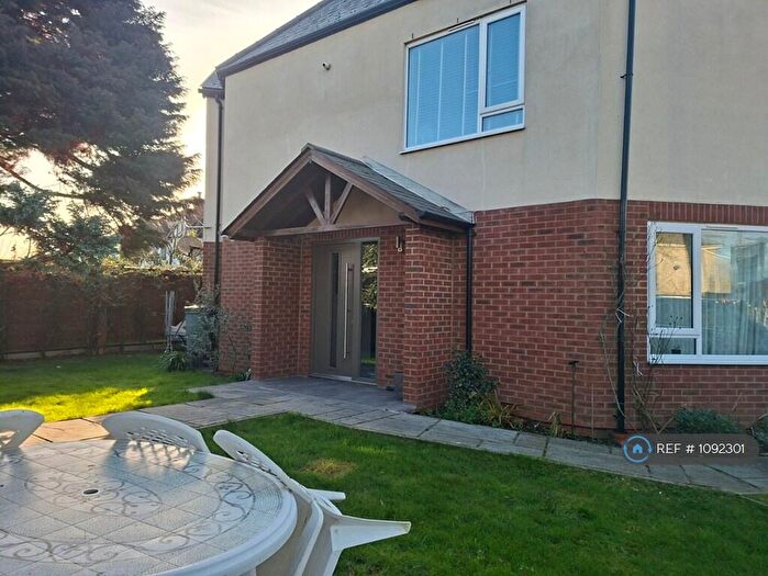 4 Bedroom Semi Detached House To Rent In Richmond Road, Kingston Upon Thames, KT2