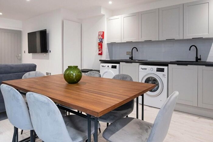 1 Bedroom Detached House To Rent In Brightwell Cres, SW17