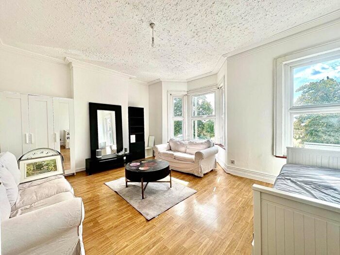 2 Bedroom Flat To Rent In Friern Barnet Road, New Southgate, London, N11