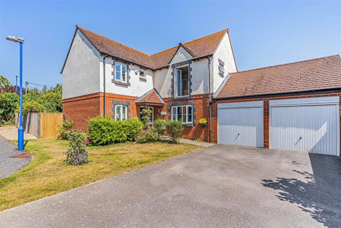 4 Bedroom Detached House For Sale In Robinson Close, Selsey, PO20