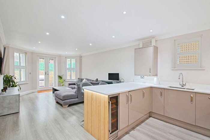 2 Bedroom Flat For Sale In Southlands Road, Bromley, BR1