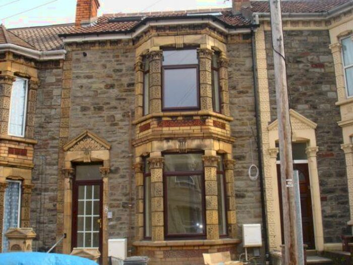 2 Bedroom Ground Flat To Rent In Cossham Road, Bristol, BS5