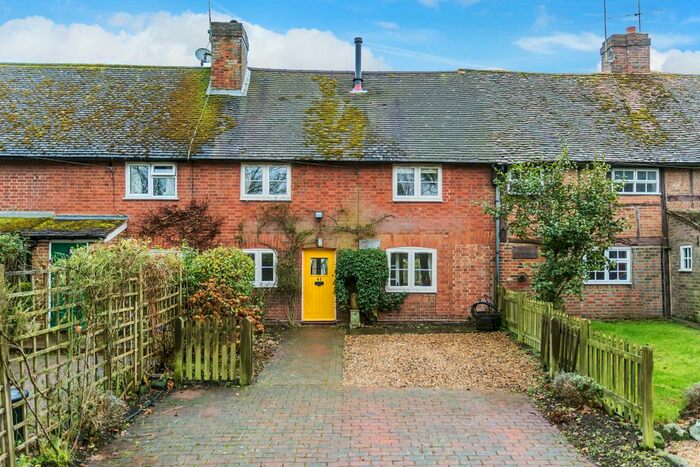 3 Bedroom Cottage To Rent In Tanhouse Road, Oxted, RH8