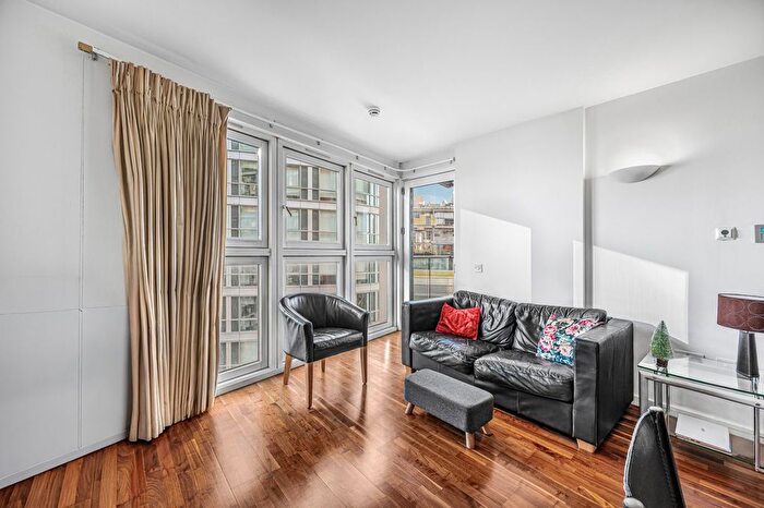 1 Bedroom Flat To Rent In New Providence Wharf, Fairmont Avenue, E14