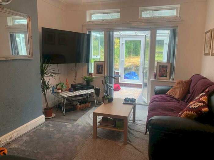 6 Bedroom Semi-Detached House To Rent In Buckingham Grove, Leeds, West Yorkshire, LS6