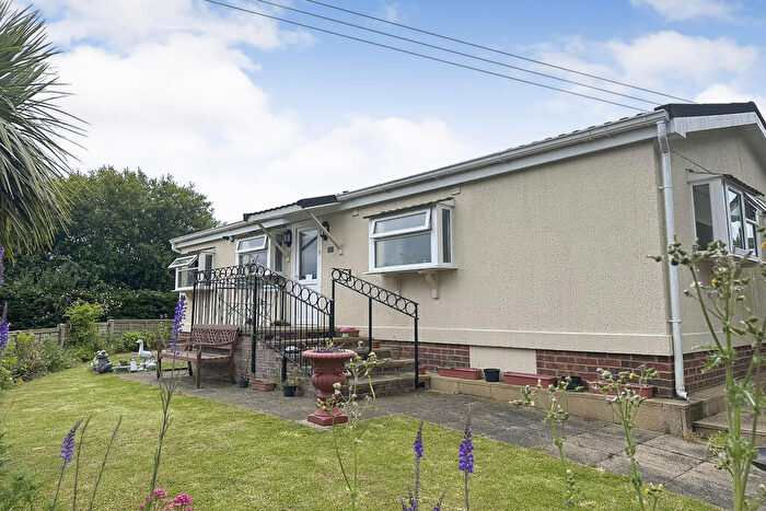 2 Bedroom Park Home For Sale In Church Farm Close, Dibden, Southampton, SO45