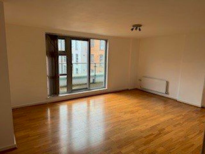 2 Bedroom Flat To Rent In Queen Mary Avenue, E18