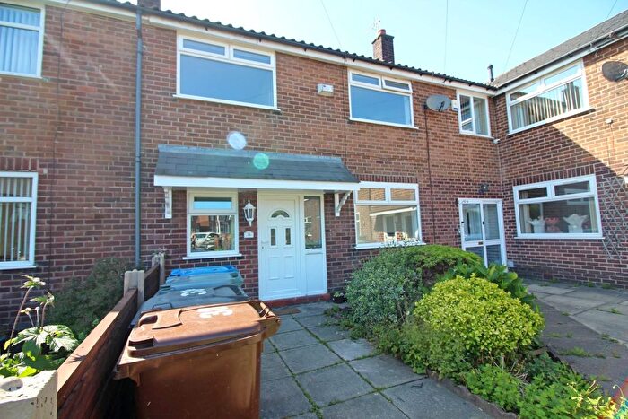 3 Bedroom Town House To Rent In Wolstenholme Avenue, Walmersley, Bury, BL9