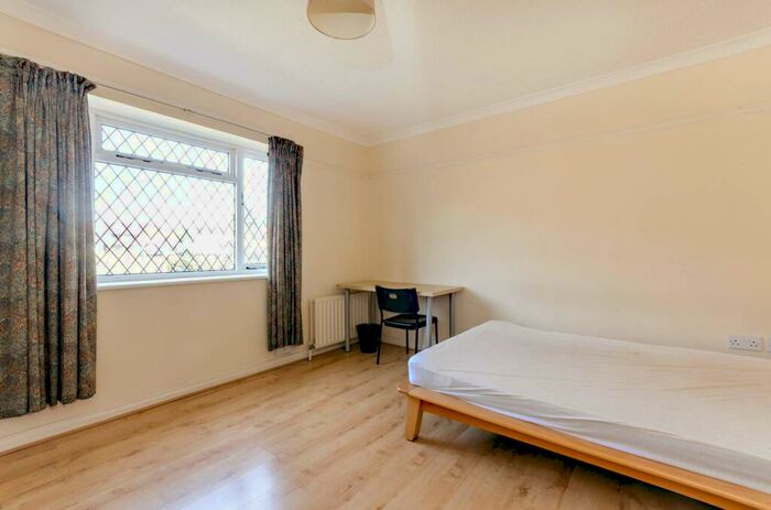 4 Bedroom Semi-Detached House To Rent In Hornbeam Road, Stoughton, Guildford, GU1