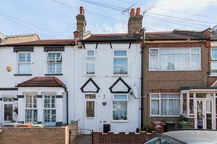 2 Bedroom Terraced House To Rent In Northbank Road, Walthamstow, E17