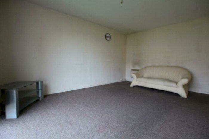2 Bedroom Apartment To Rent In Cropthorne Avenue, Leicester, LE5