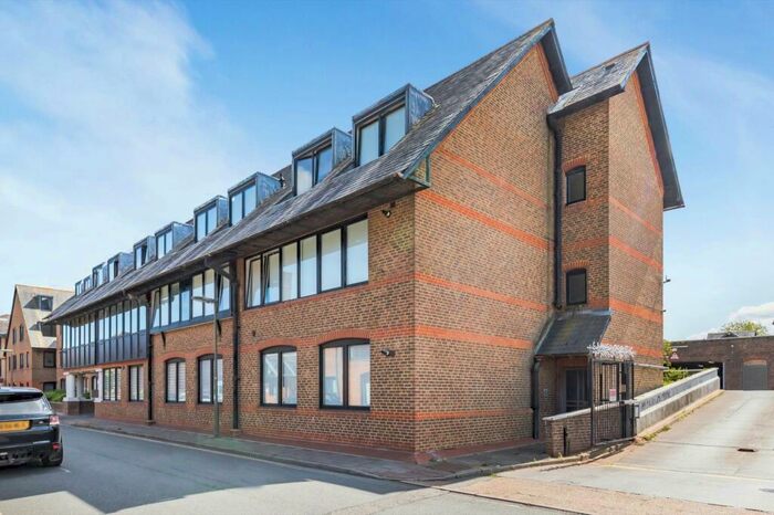 2 Bedroom Flat To Rent In Albert Road, Beulah Court - Albert Road, RH6