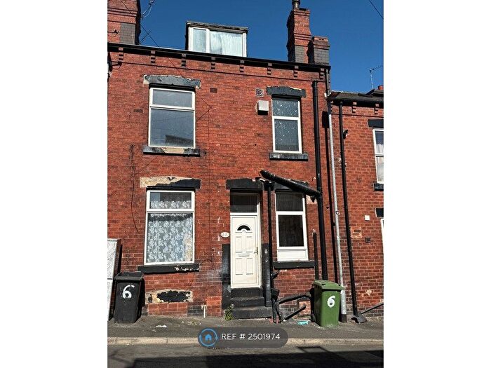 2 Bedroom Terraced House To Rent In Woodview Mount, Leeds, LS11
