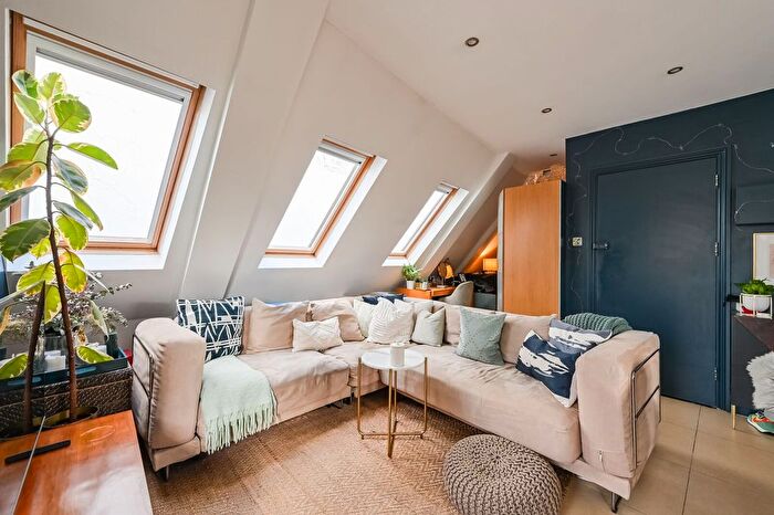 Studio To Rent In Highbury, London, N5