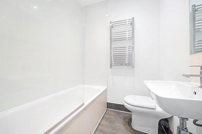 2 Bedroom Flat To Rent In Acre Lane, SW2