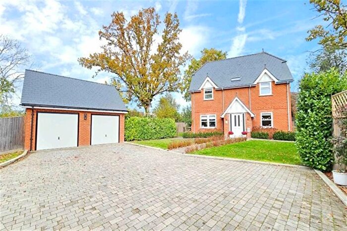 4 Bedroom Detached House For Sale In Brompton Gardens, West End, Woking, GU24