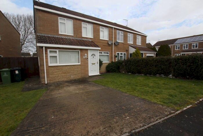 4 Bedroom Property To Rent In Turnham Green, Freshbrook, Swindon, SN5