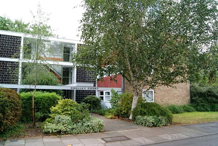 2 Bedroom Flat To Rent In Parkleys, Richmond, TW10