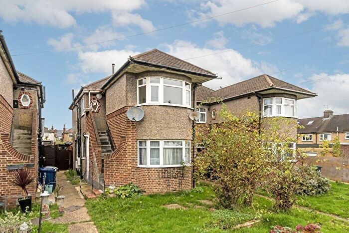 3 Bedroom Flat To Rent In Ruislip Close, Greenford, UB6