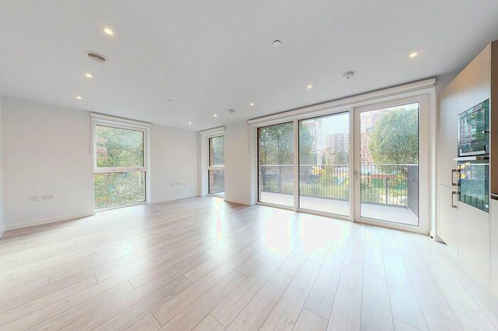 3 Bedroom Flat To Rent In Park Central West, London, SE1