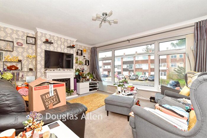 4 Bedroom Town House For Sale In Petworth Way, Hornchurch, Essex, RM12