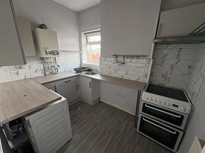 1 Bedroom Flat To Rent In Edge Lane, Droylsden, Manchester, M43