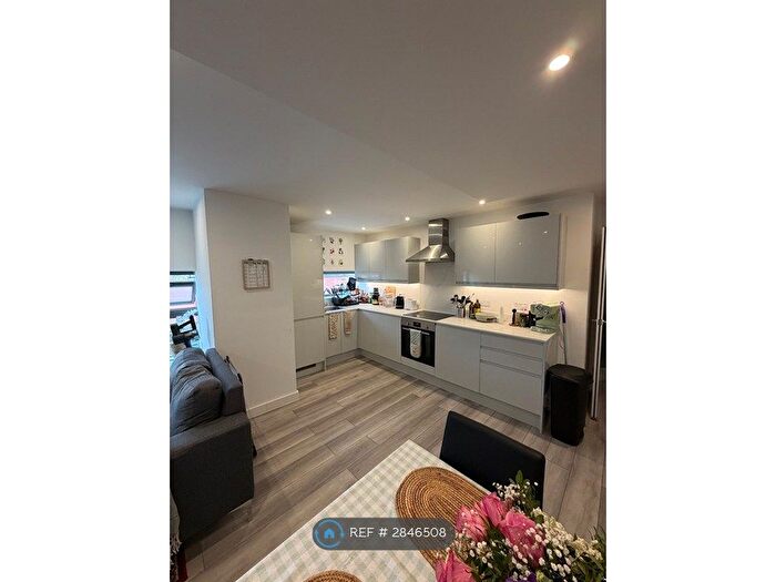 2 Bedroom Flat To Rent In West Green Road, London, N15