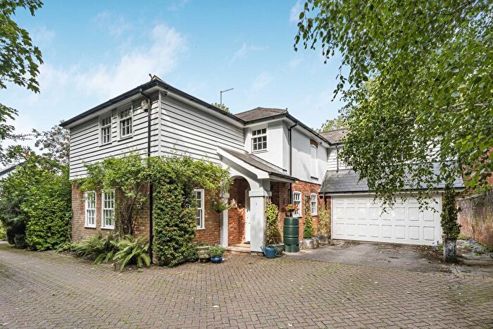 4 Bedroom Detached House For Sale In Halls Close, Welwyn, AL6