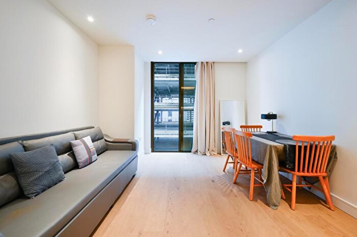 2 Bedroom Apartment For Sale In Harcourt Tower, Marsh Wall, London, E14