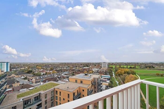 1 Bedroom Flat To Rent In New Road Triangle, Feltham, TW13