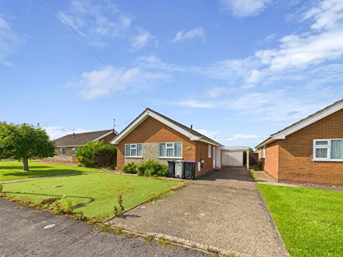 2 Bedroom Detached Bungalow For Sale In Hillside Avenue, Sutton-On-Sea, LN12