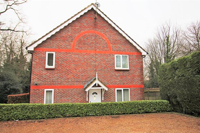 1 Bedroom Flat To Rent In Old Horsham Road, Southgate, RH11