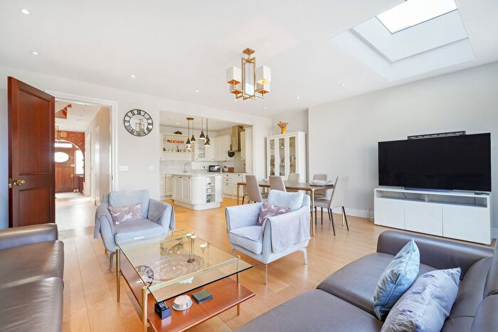 5 Bedroom Terraced House To Rent In Ashfield Road, London, W3