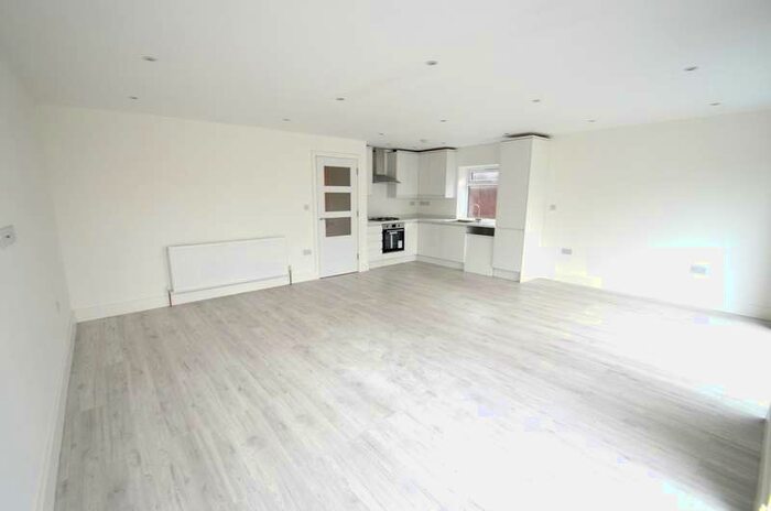 2 Bedroom Flat To Rent In Staines Road West, Ashford, TW15