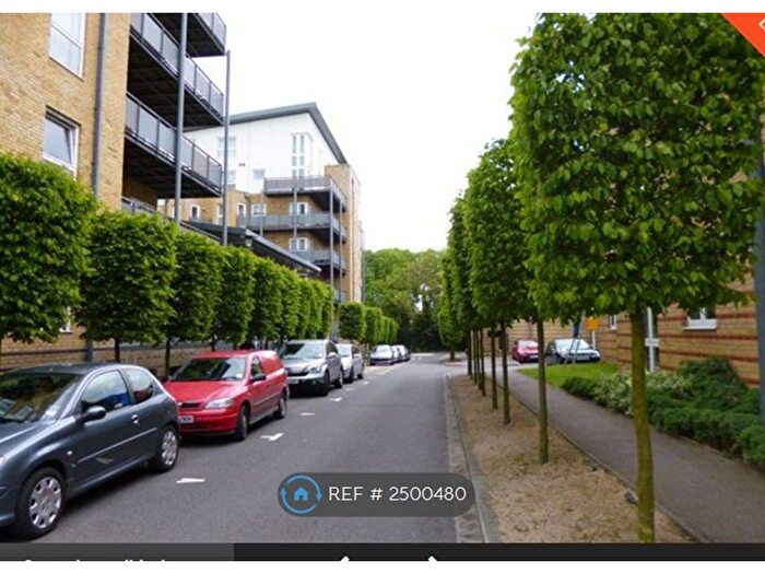 2 Bedroom Flat To Rent In Metropolitan Station Approach, Watford, WD18