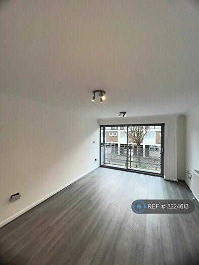 2 Bedroom Flat To Rent In Alpha Court, London, E9
