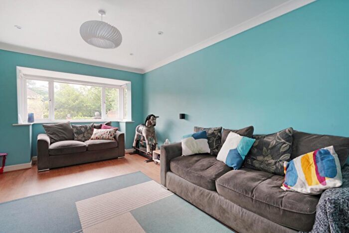 1 Bedroom Terraced House To Rent In Lonsdale Road, Weybridge, Surrey, KT13