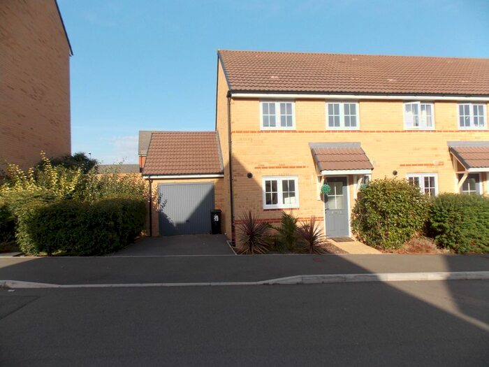 3 Bedroom Semi-Detached House To Rent In Linnet Way, Keynsham, BS31