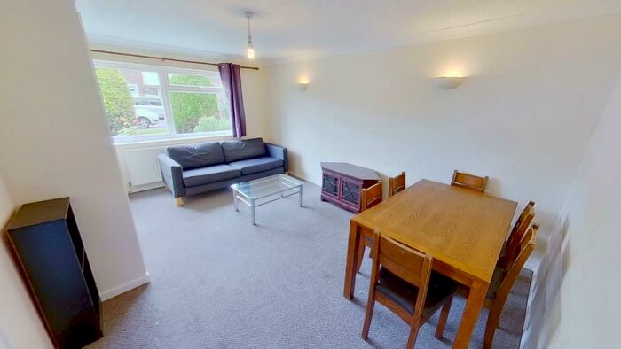 3 Bedroom Flat To Rent In White Court, Thornton Close, Guildford, GU2