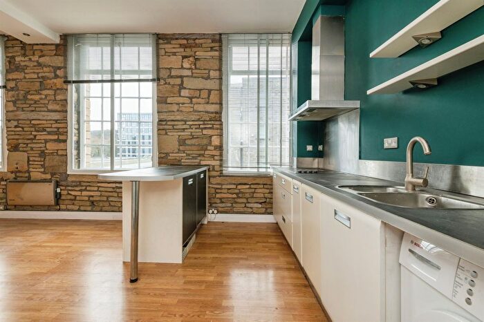 2 Bedroom Flat To Rent In Firth Street, Huddersfield, HD1